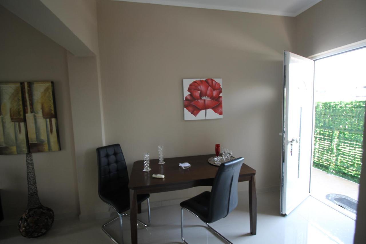 Markópoulon Christa'S Home Near Ath Airport מראה חיצוני תמונה
